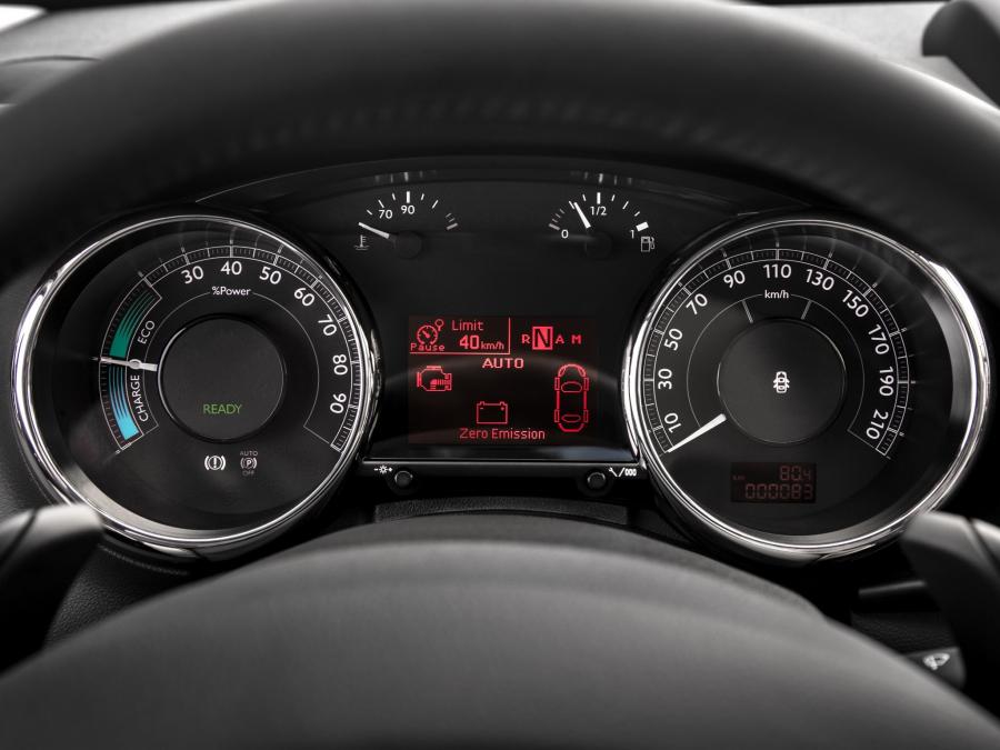  Peugeot 3008 HYbrid4 2013 года  (фото 17 из 22)